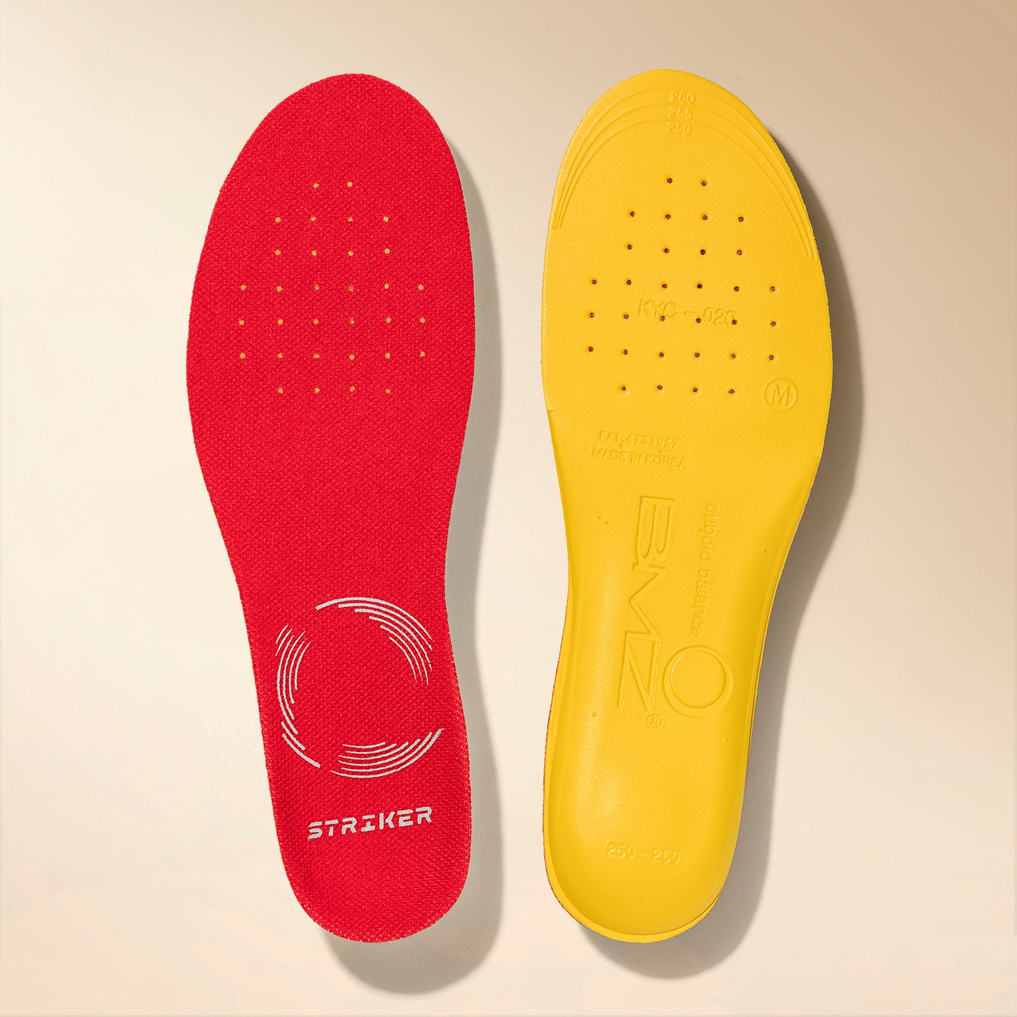 ストライカーレボーテ レッド