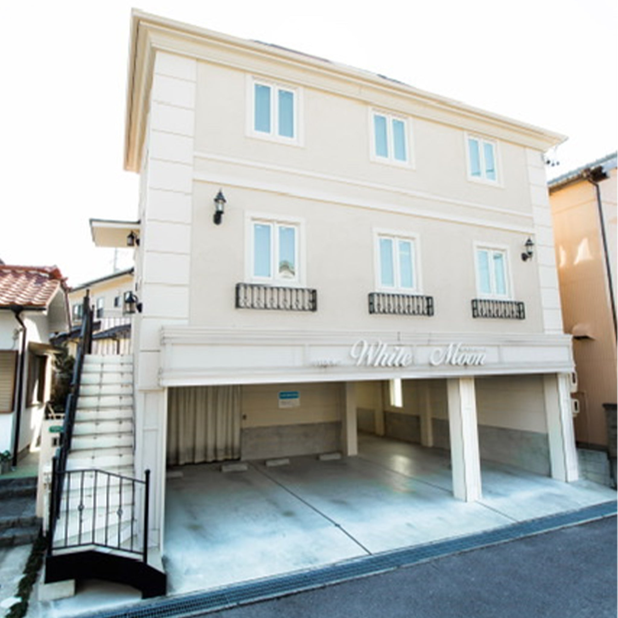 スタジオ・ホワイトムーン